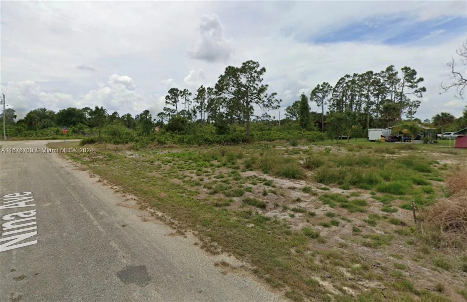 722 Nina Av, Lehigh Acres, FL 33974 photo 3