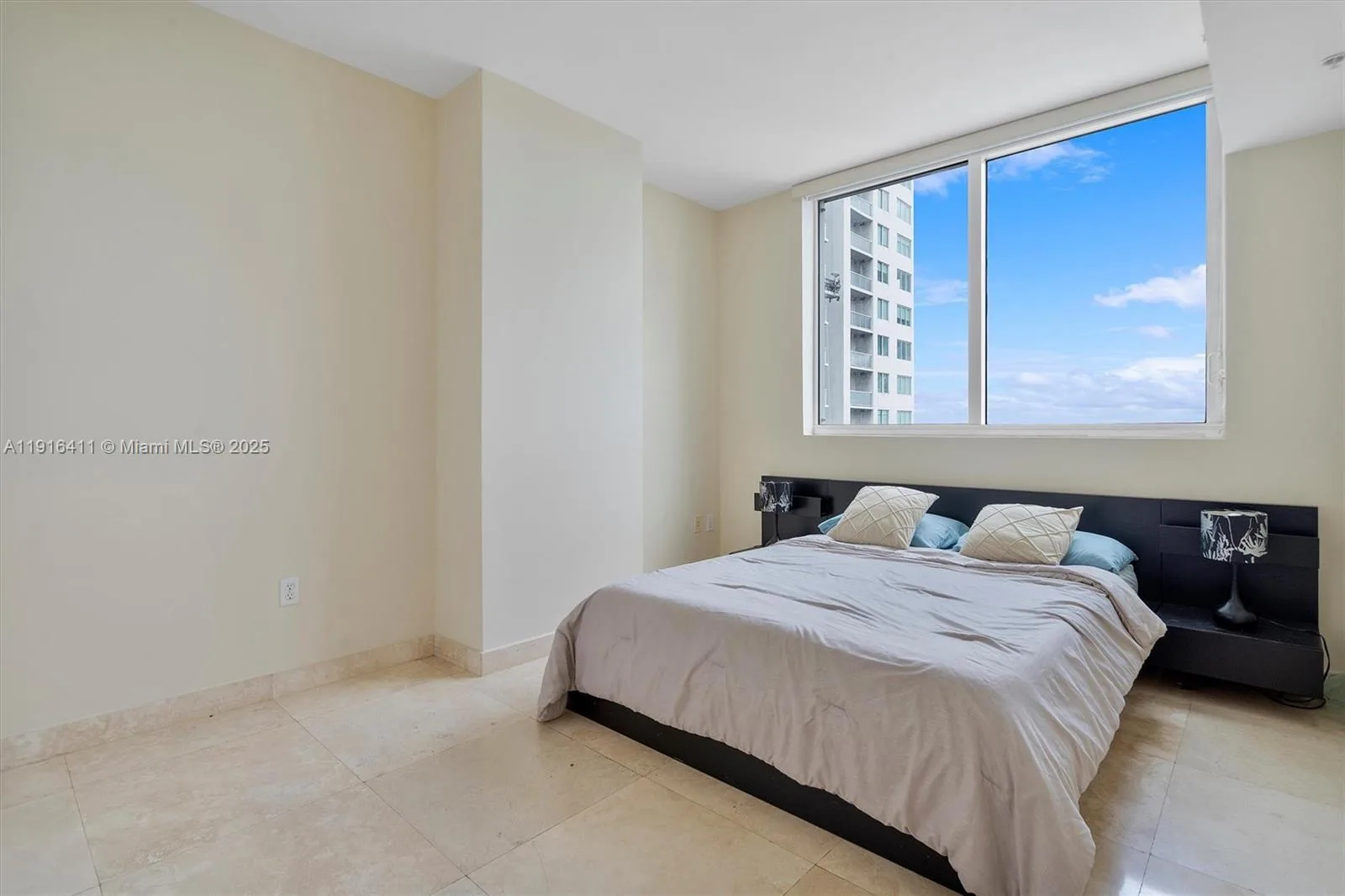 253 NE 2nd St # 1803, Miami, FL 33132 photo 12