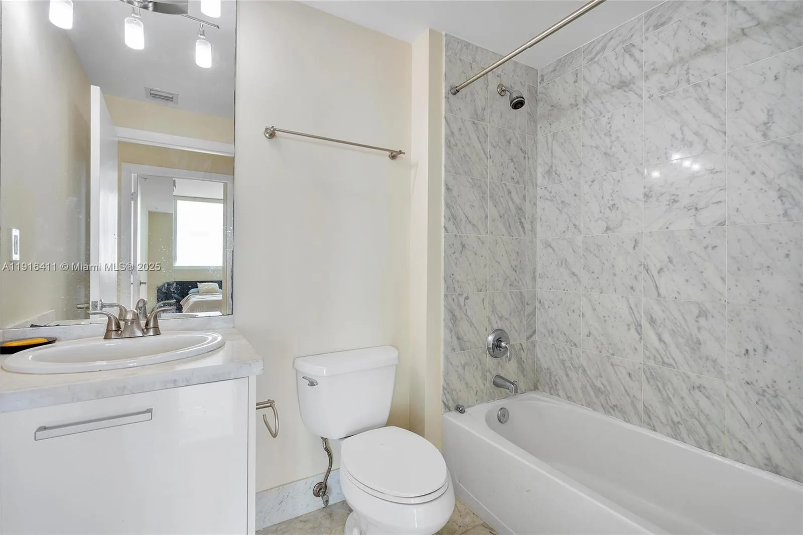253 NE 2nd St # 1803, Miami, FL 33132 photo 13
