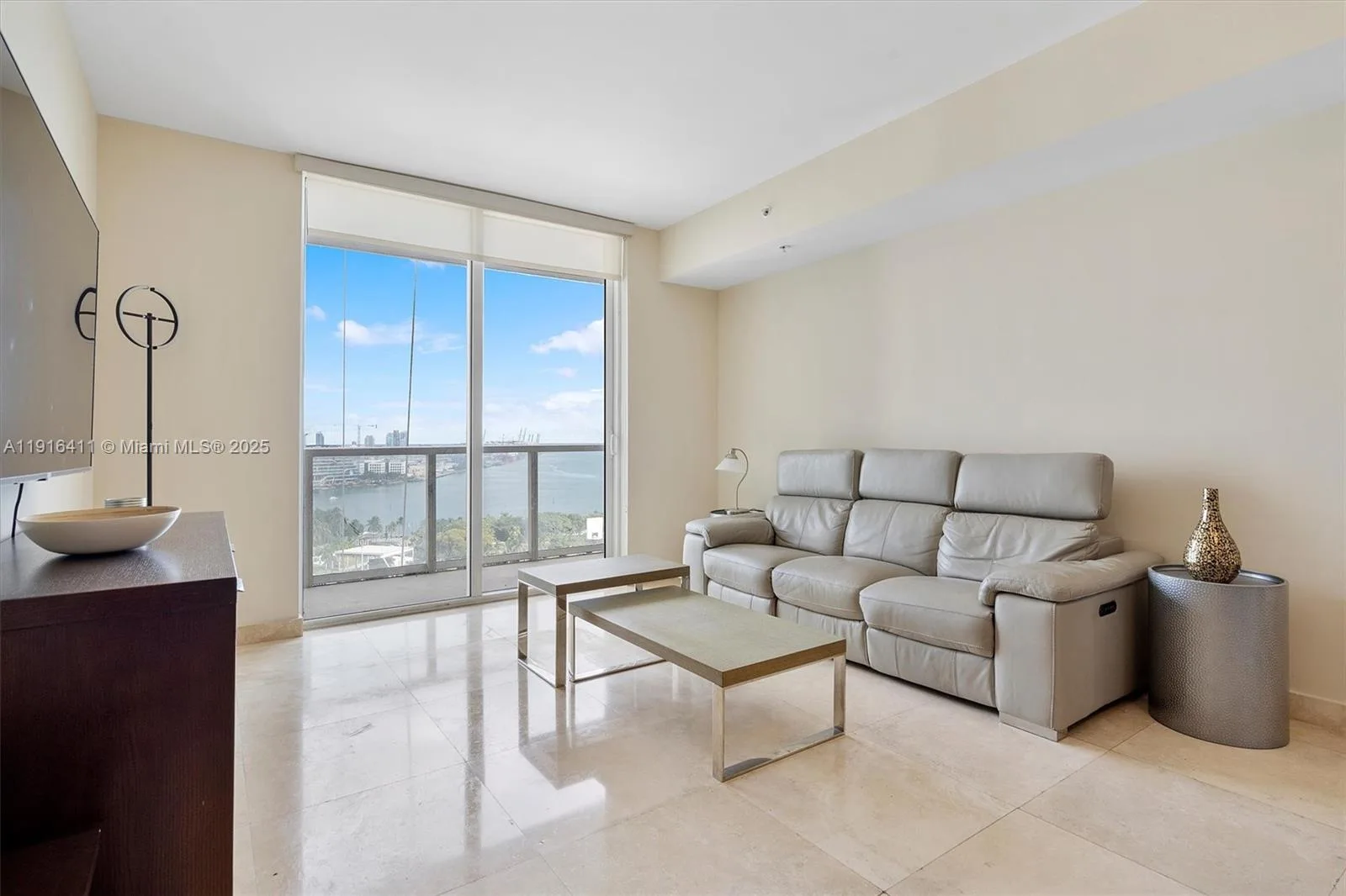 253 NE 2nd St # 1803, Miami, FL 33132 photo 2