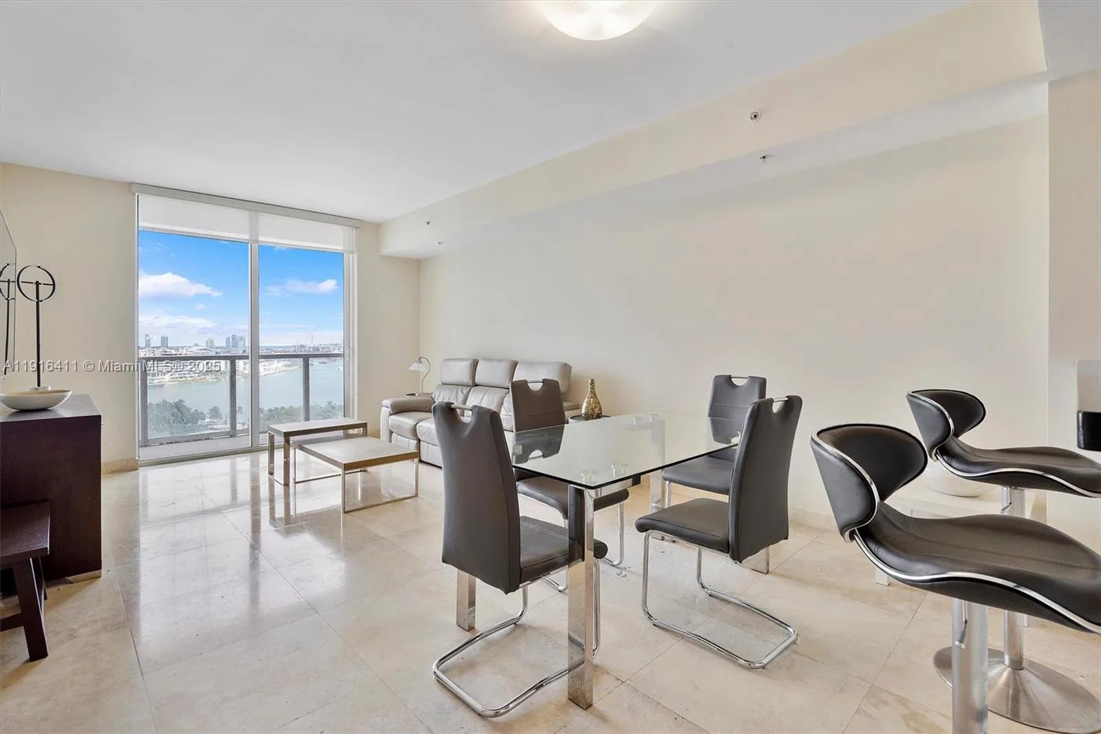 253 NE 2nd St # 1803, Miami, FL 33132 photo 4