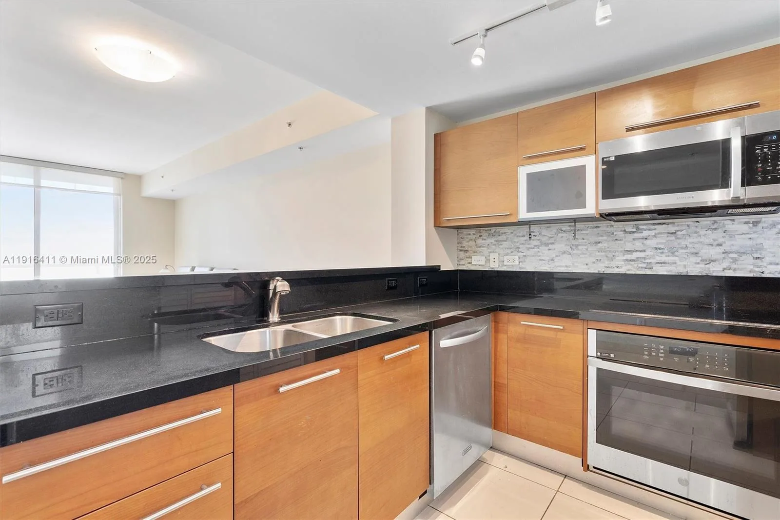 253 NE 2nd St # 1803, Miami, FL 33132 photo 8