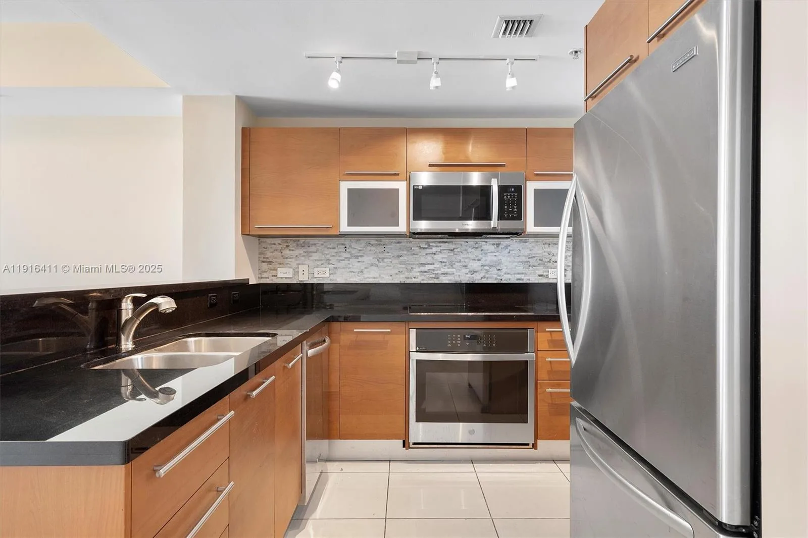 253 NE 2nd St # 1803, Miami, FL 33132 photo 9