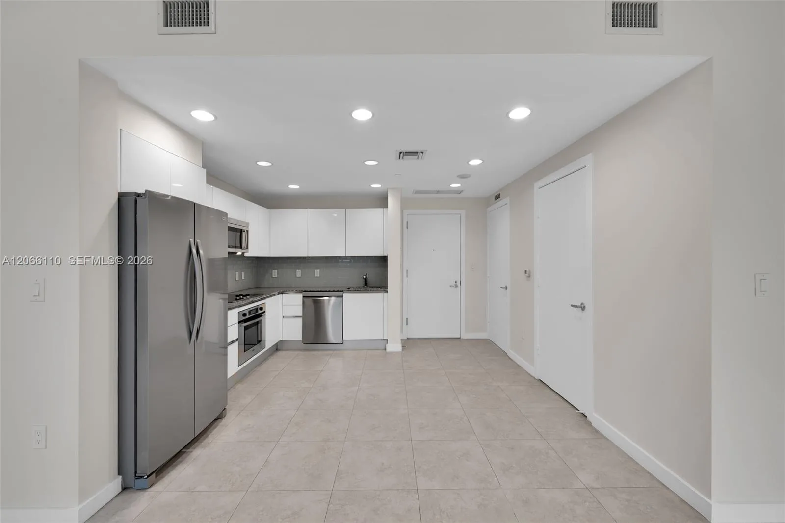 1060 Brickell Ave # 815, Miami, FL 33131 photo 3