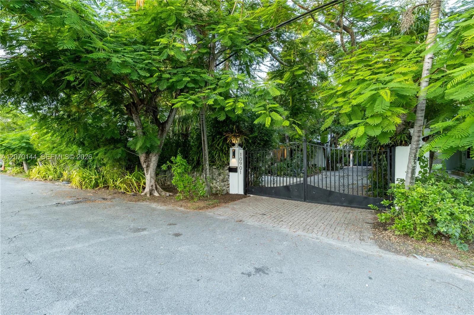10901 NE 3rd Ave, Miami, FL 33161 photo 5