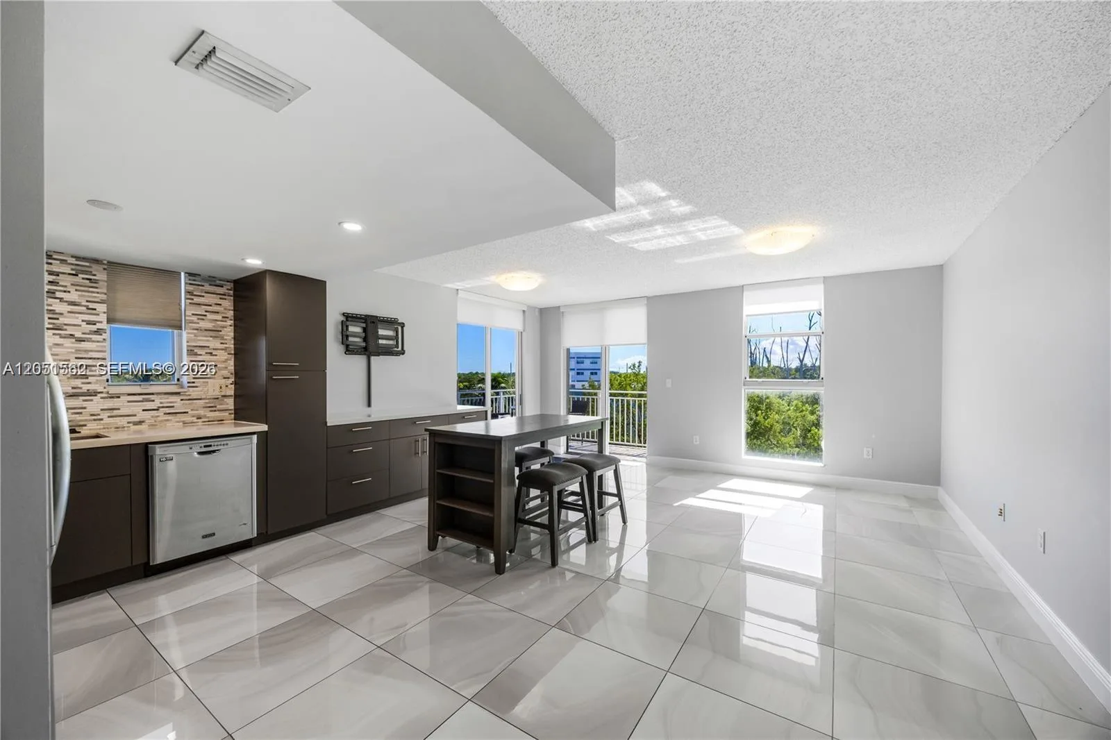 16590 NE 26th Ave # 502, North Miami Beach, FL 33160 photo 2