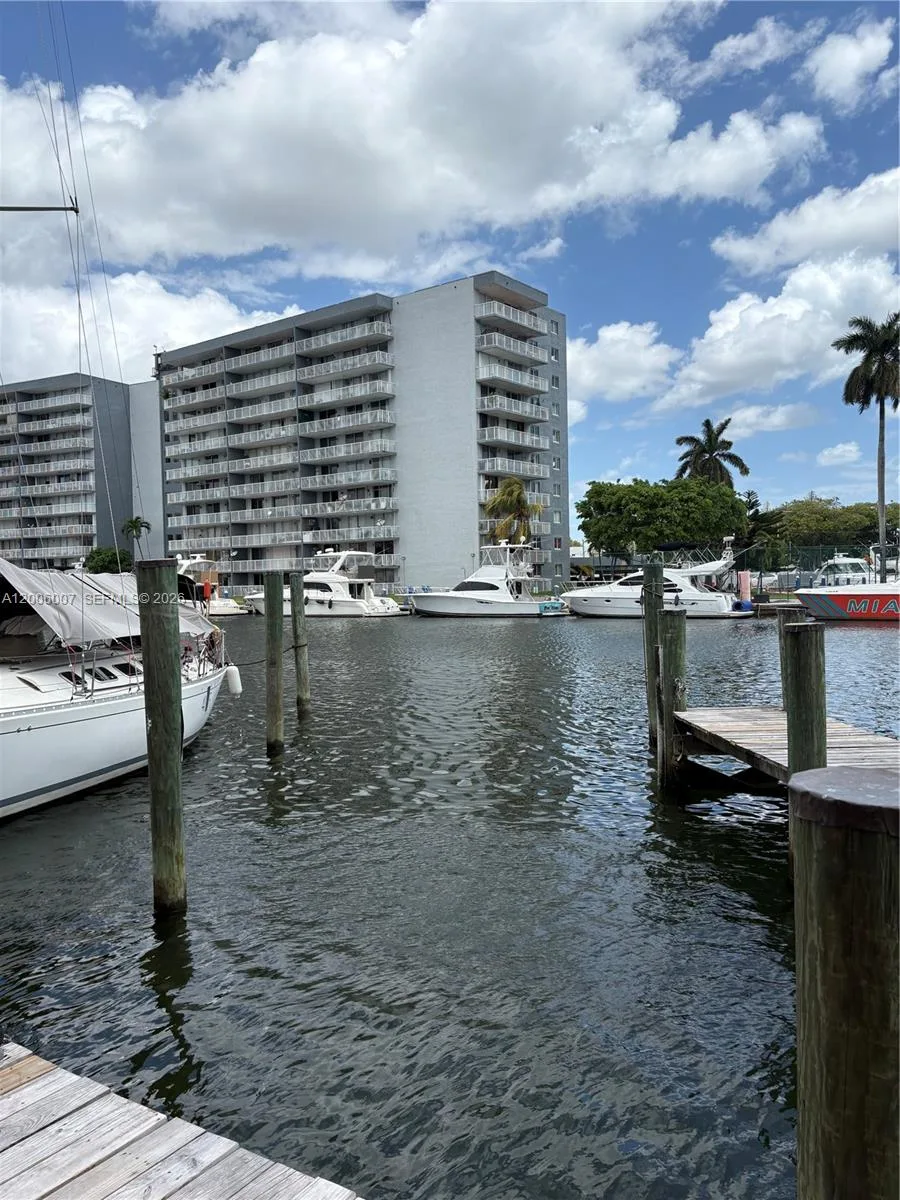 2415 NW 16th St Rd #11, Miami, FL 33125 photo 2