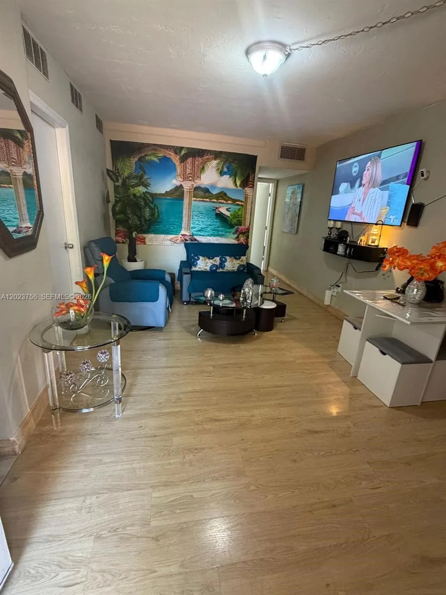 1245 W 24th St # 118, Hialeah, FL 33010