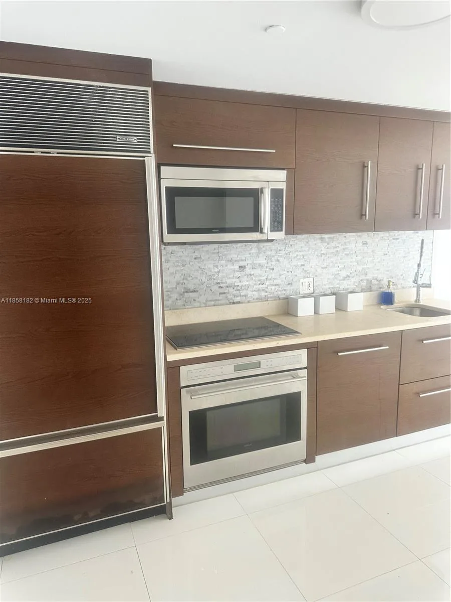 465 Brickell Ave # 3304, Miami, FL 33131 photo 3