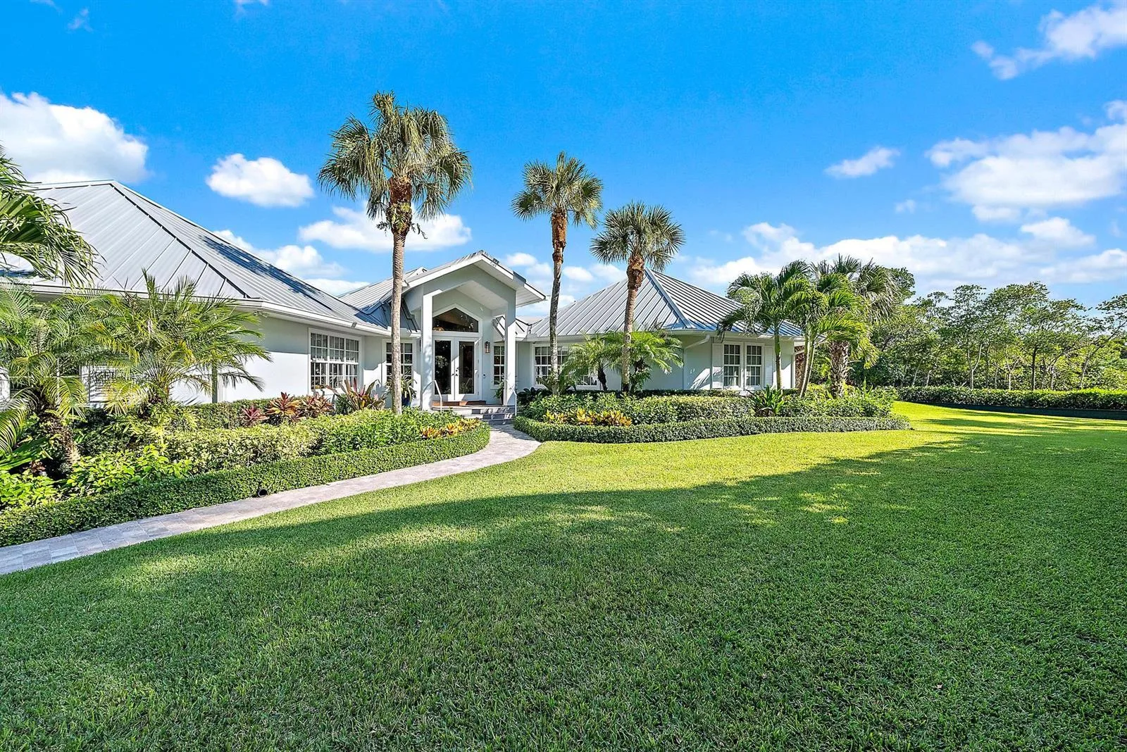 105 Harbor Way, Jupiter Island, FL 33455