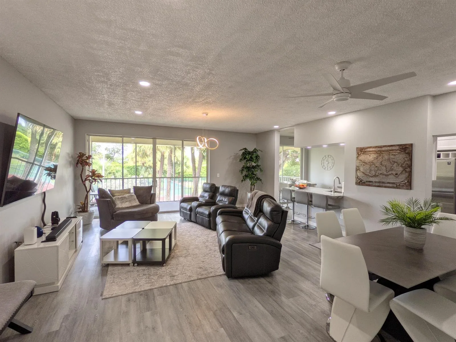 105 Half Moon Circle # F2, Hypoluxo, FL 33462