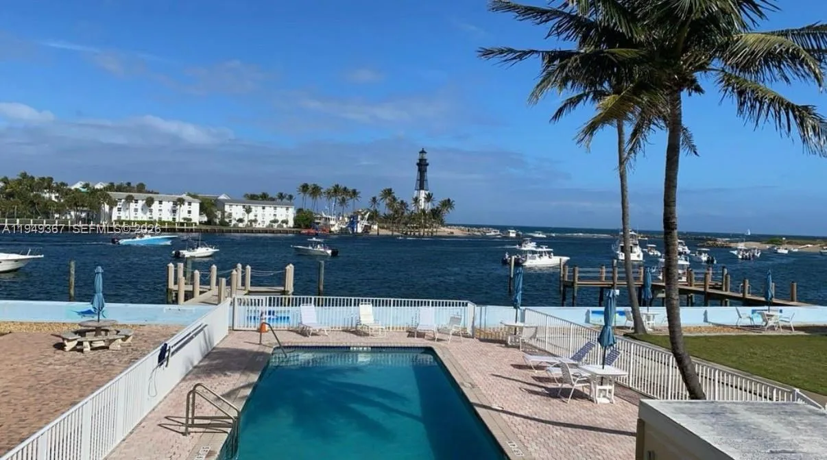 2508 Bay Dr # 12, Pompano Beach, FL 33062 photo 2