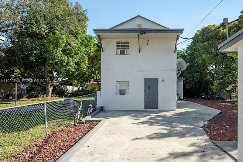 2378 NW 60th St, Miami, FL 33142 photo 2
