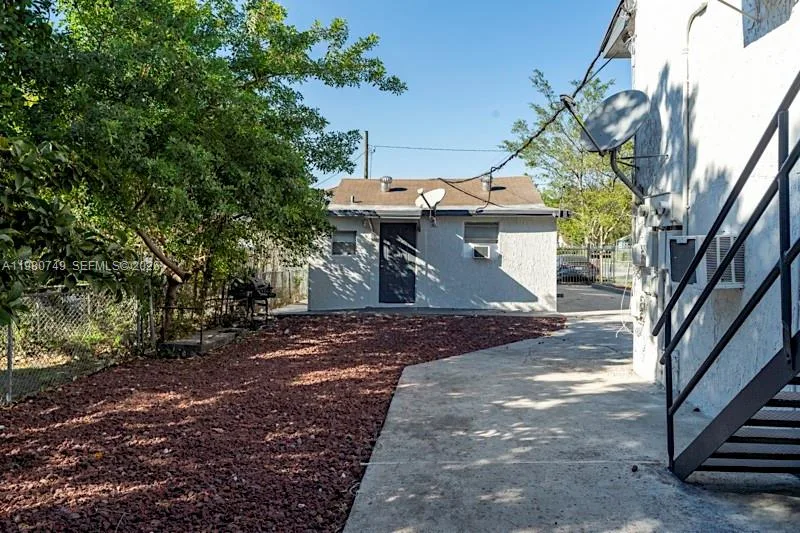 2378 NW 60th St, Miami, FL 33142 photo 5
