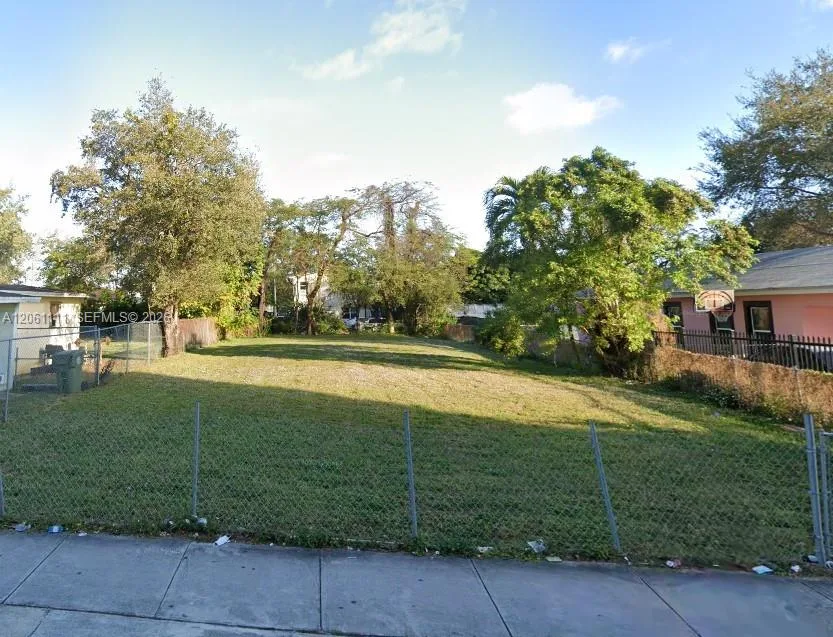 749 NW 69th St, Miami, FL 33150