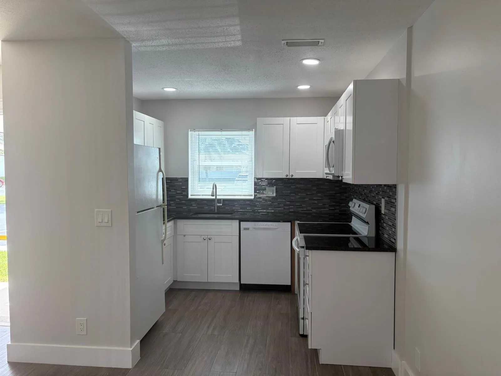 2930 CROSLEY Drive E # J, West Palm Beach, FL 33415 photo 11