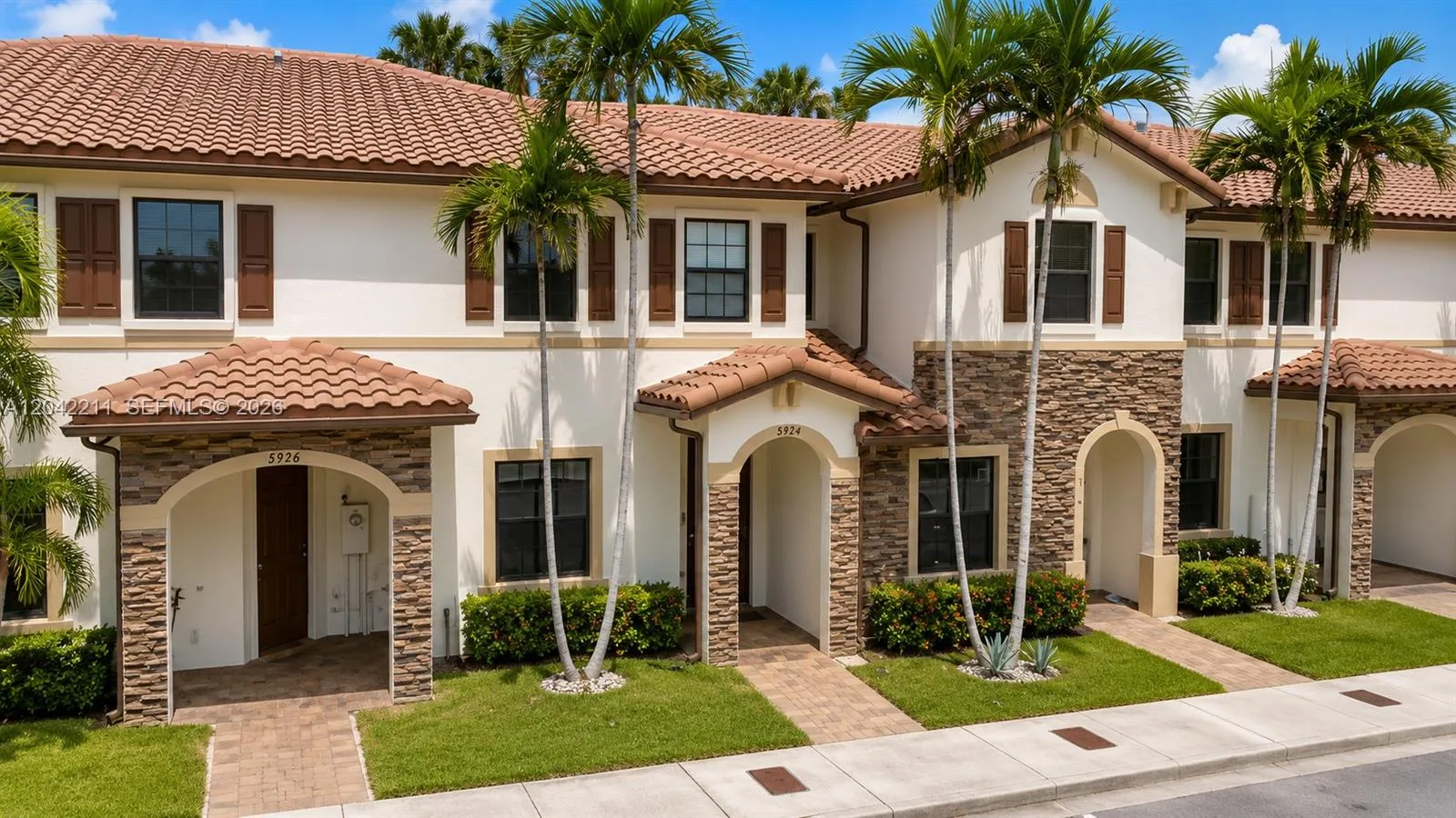 8954 W 35th Way, Hialeah, FL 33018 photo 2