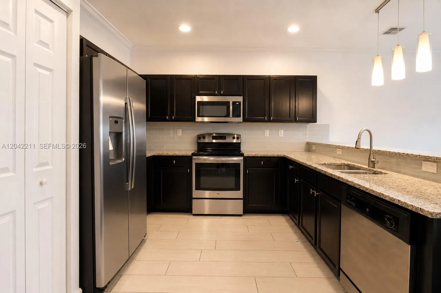 8954 W 35th Way, Hialeah, FL 33018 photo 6