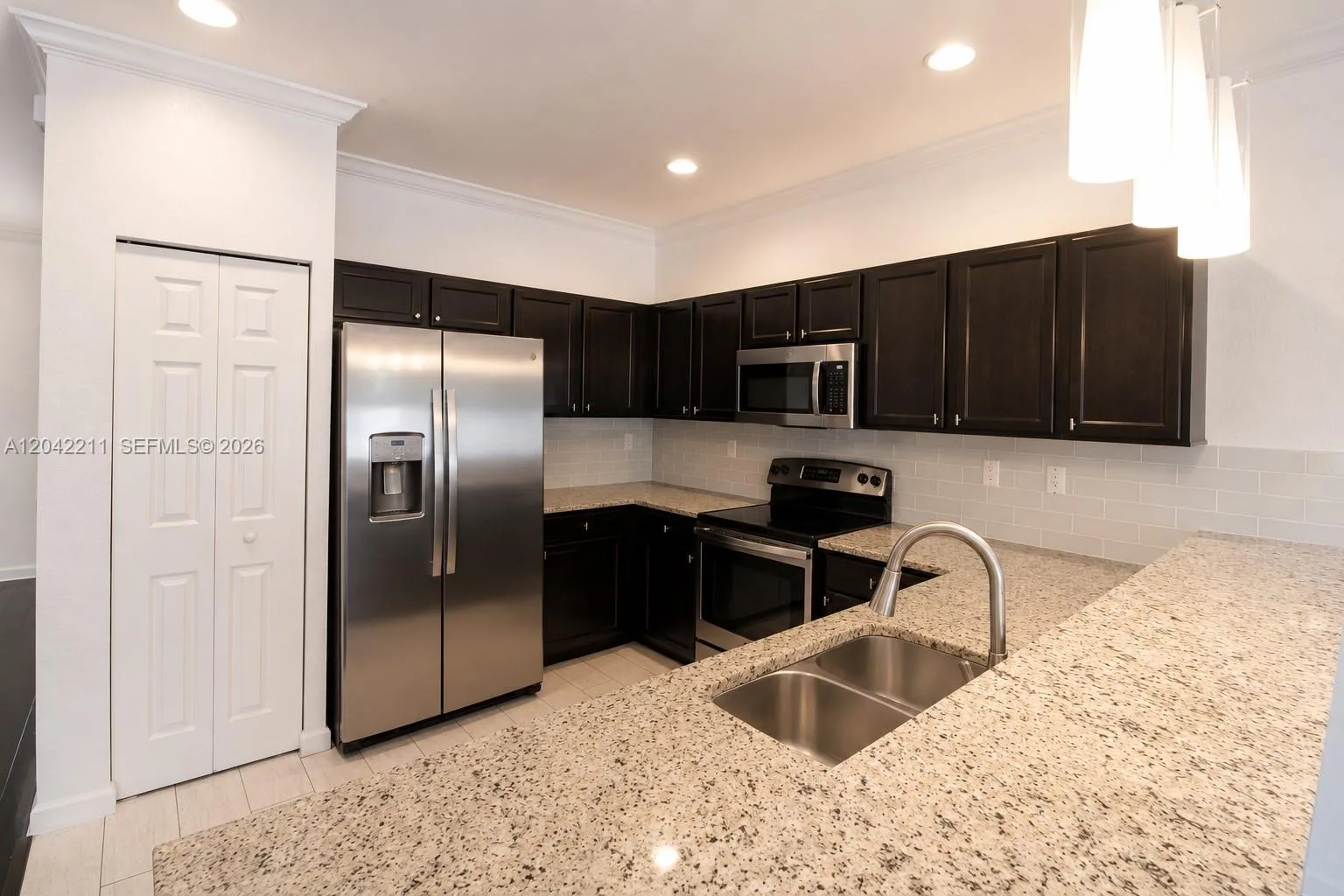 8954 W 35th Way, Hialeah, FL 33018 photo 7