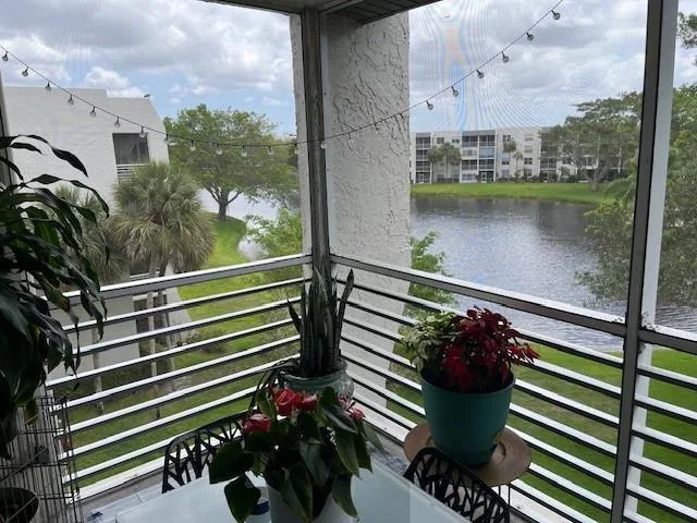 9330 Lagoon Place # 406, Davie, FL 33324