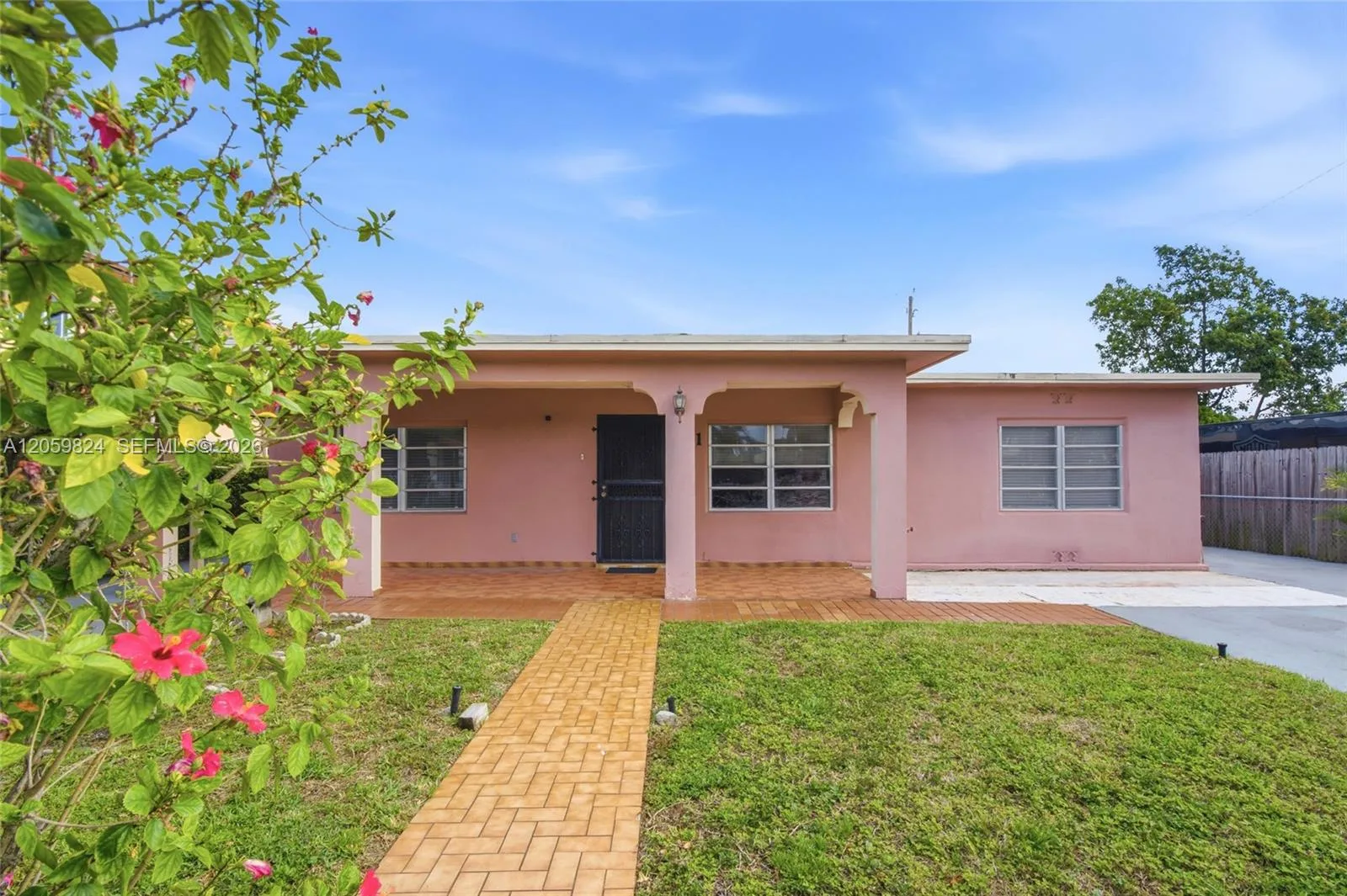 921 E 14 St, Hialeah, FL 33010