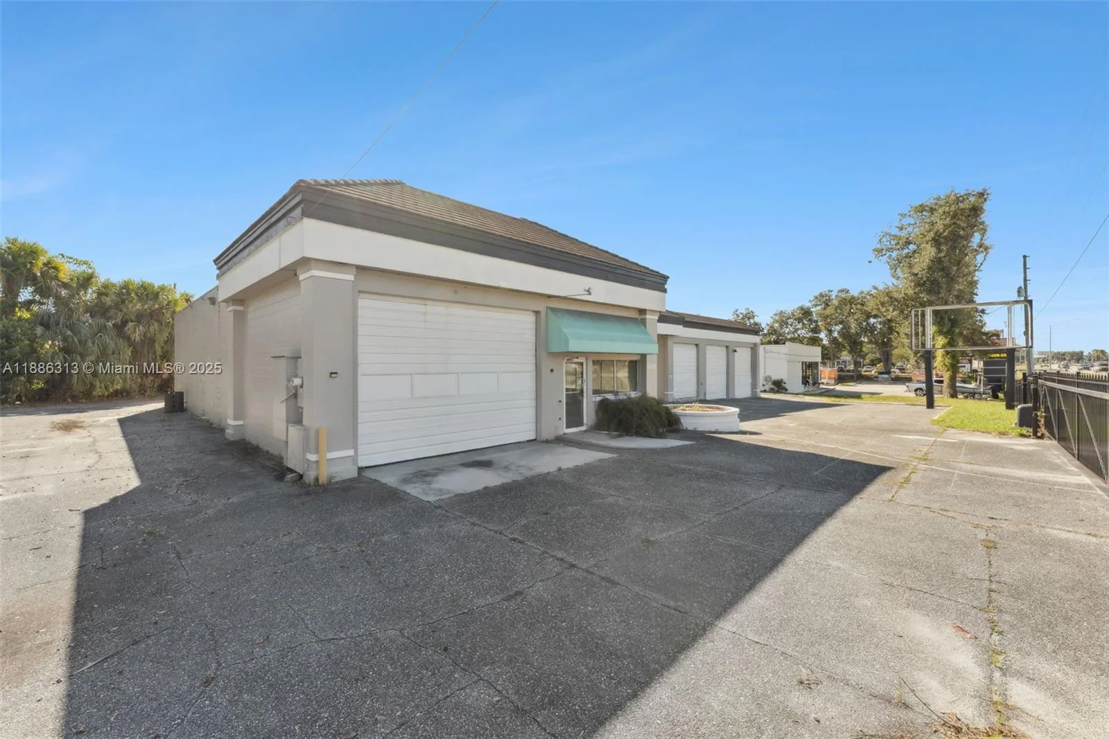 205 S US Highway 17-92, Other City - In The State Of Florida, FL 32750 photo 2