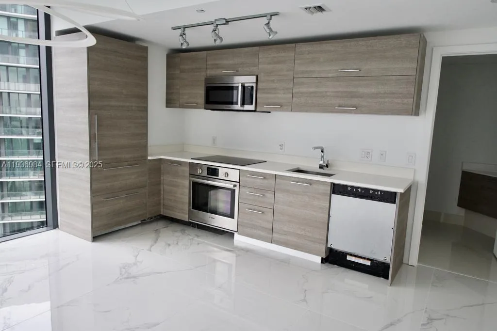 650 NE 32nd St # 4808, Miami, FL 33137 photo 3
