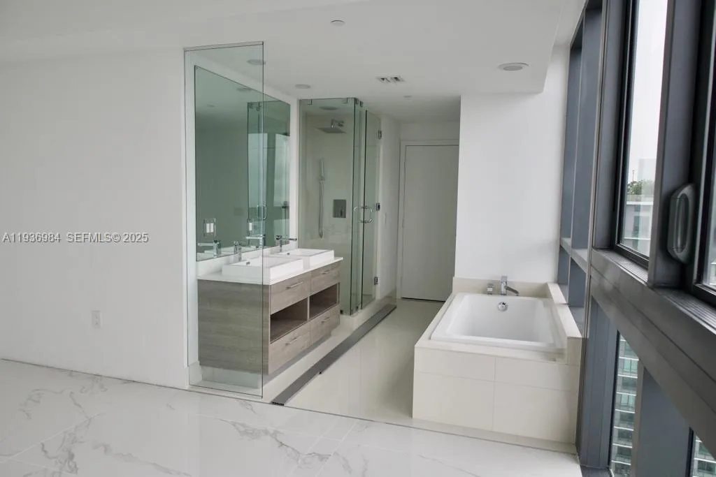 650 NE 32nd St # 4808, Miami, FL 33137 photo 9