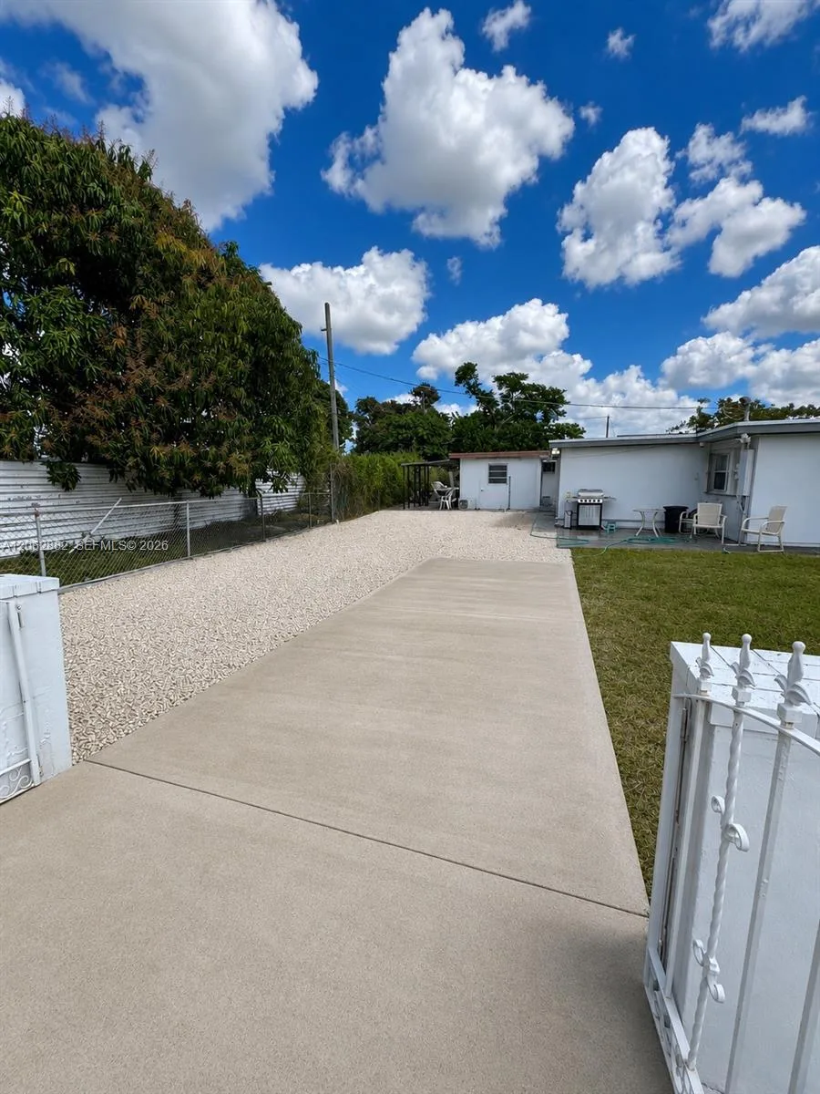 705 E 20th St, Hialeah, FL 33013 photo 11