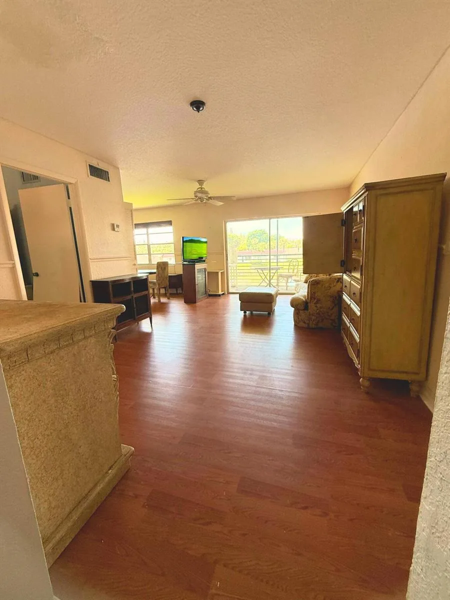 218 Lake Frances Drive, West Palm Beach, FL 33411 photo 2