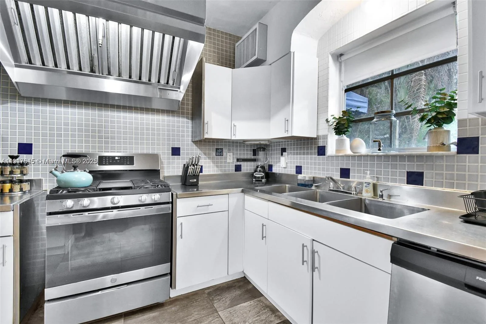 1018 Jefferson Ave, Miami Beach, FL 33139 photo 4