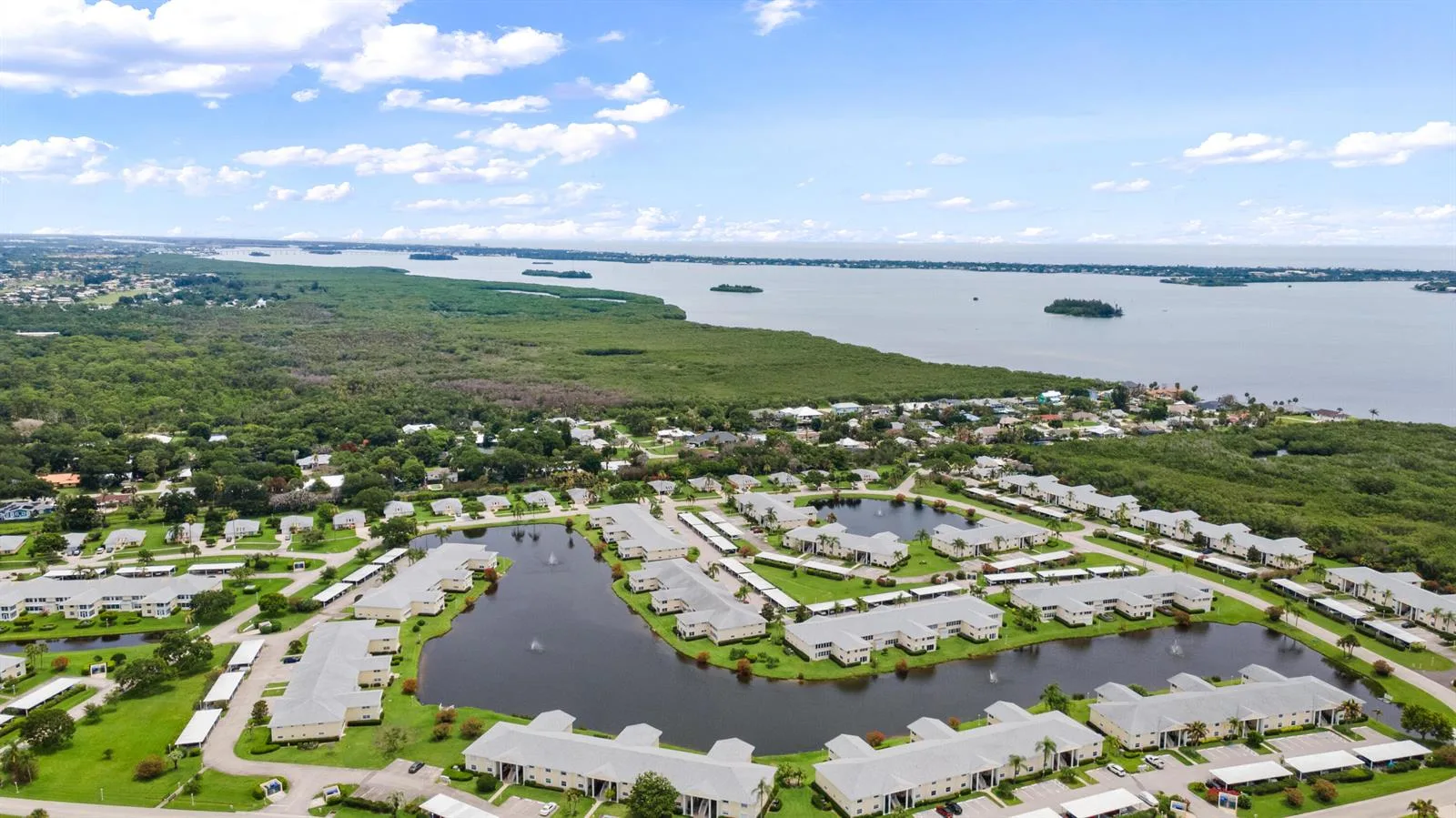 625 W Lake Jasmine Circle # 108, Vero Beach, FL 32962 photo 2