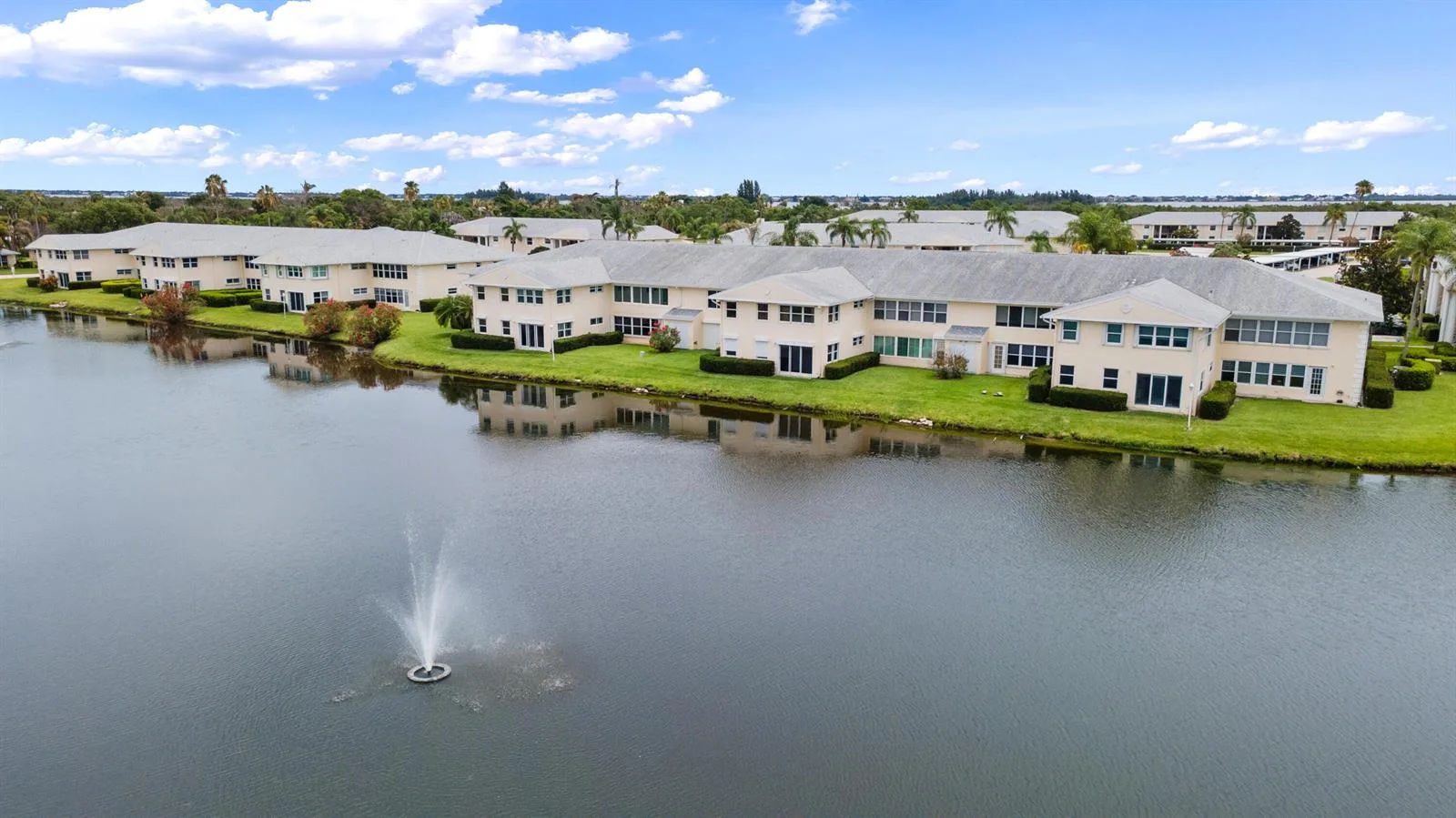 625 W Lake Jasmine Circle # 108, Vero Beach, FL 32962 photo 4
