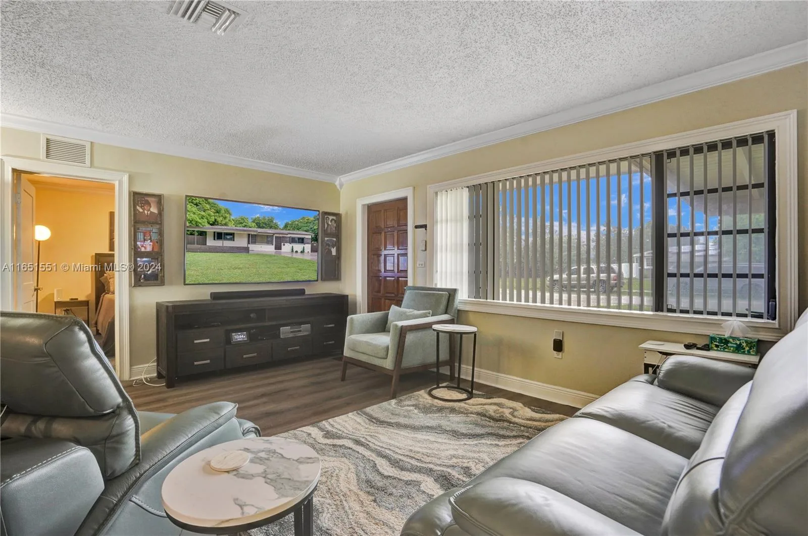 770 NW 175th Dr, Miami Gardens, FL 33169 photo 2