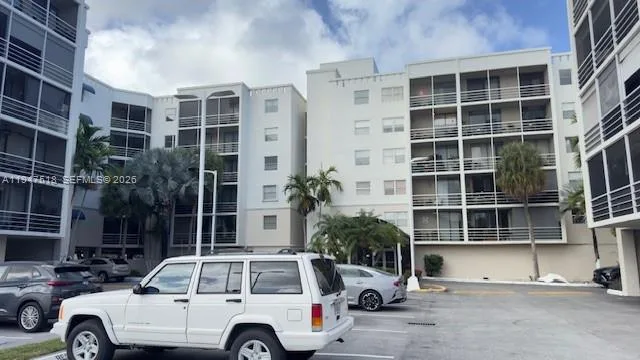 2821 N Miami Beach Blvd # 4M, North Miami Beach, FL 33160 photo 3