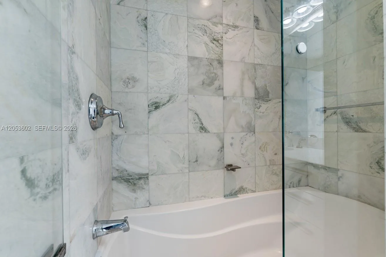 1060 Brickell Ave # 1507, Miami, FL 33131 photo 12
