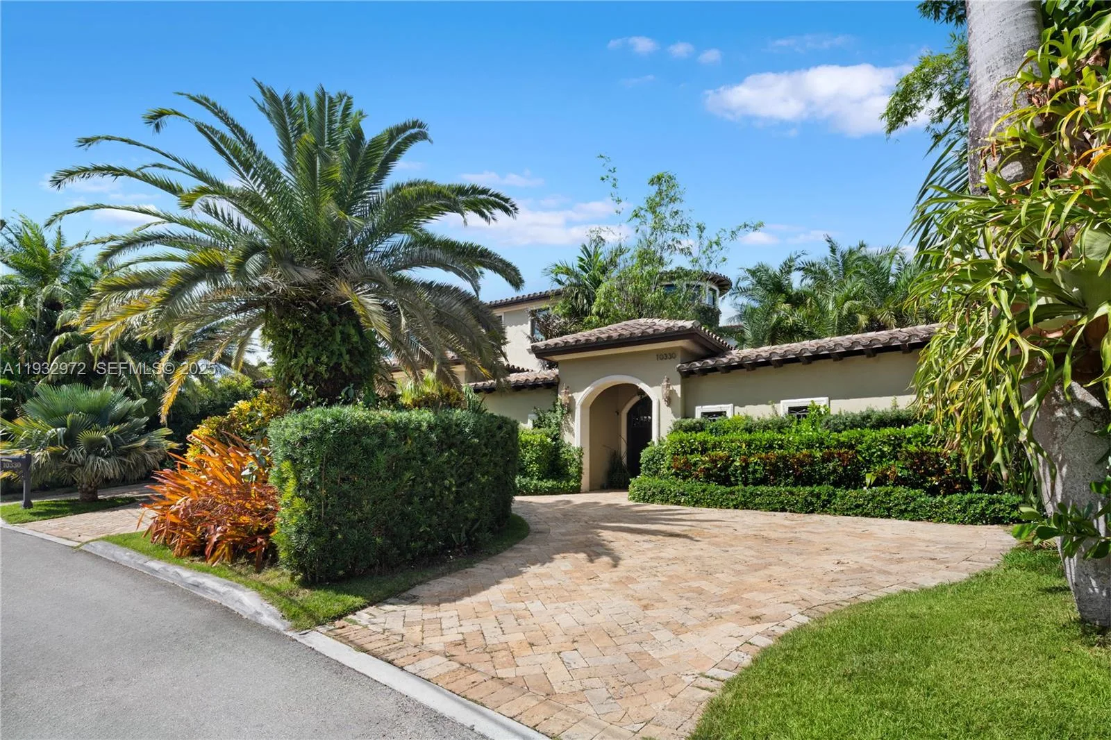 10330 W Broadview Dr, Bay Harbor Islands, FL 33154 photo 2