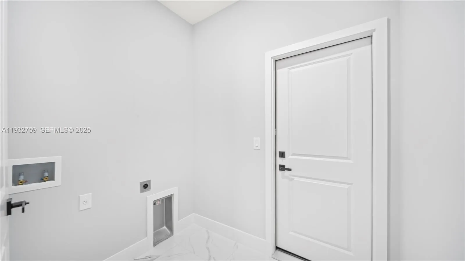 915 Mayfield Ave S, Lehigh Acres, FL 33974 photo 3