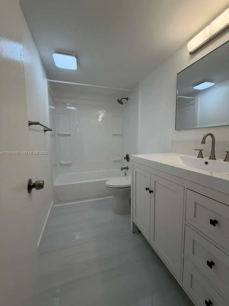 301 SE 3rd St # 109, Dania Beach, FL 33004 photo 2