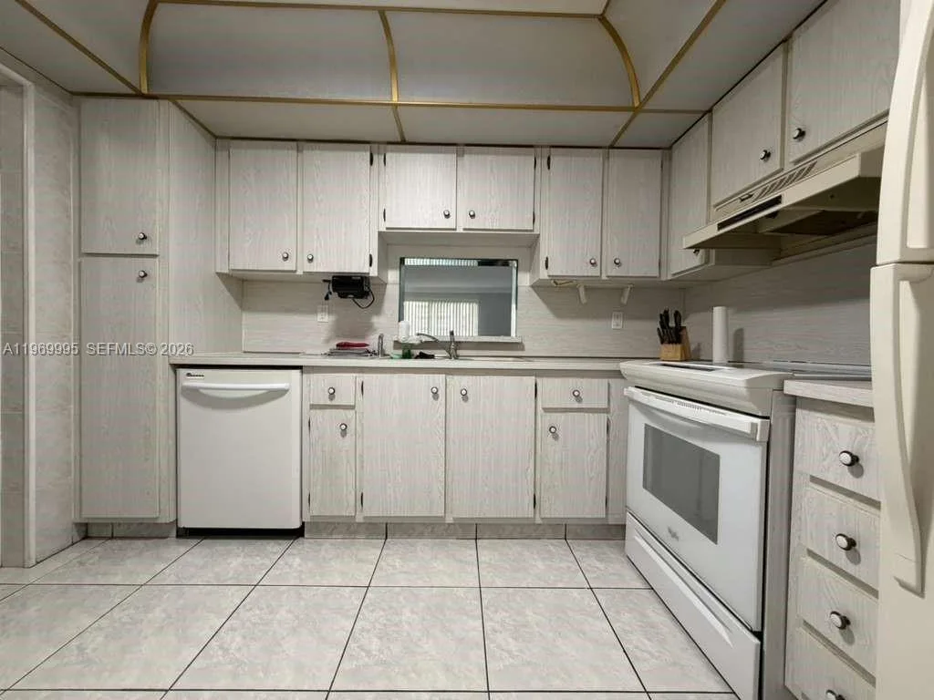 301 SE 3rd St # 109, Dania Beach, FL 33004 photo 9