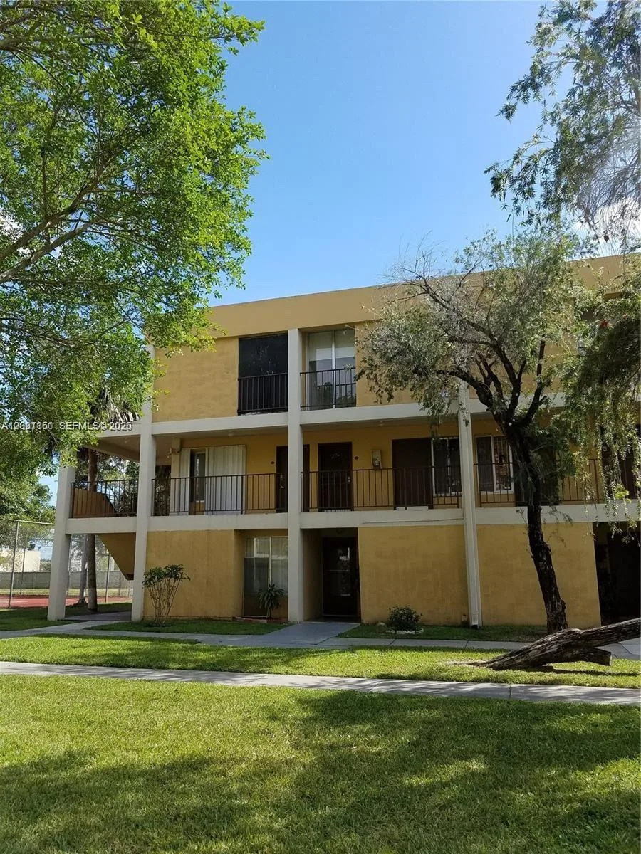 9250 Fontainebleau Blvd # 202, Miami, FL 33172