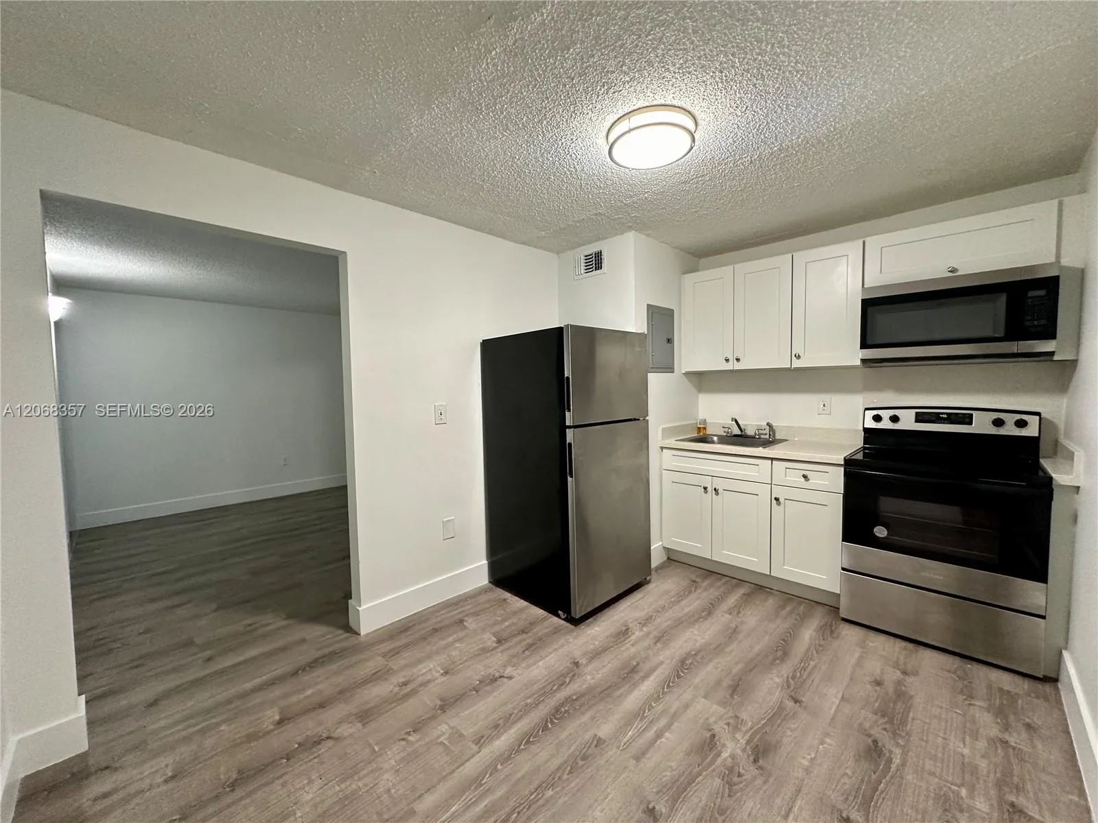 529 SW 4th St # 303, Miami, FL 33130 photo 4