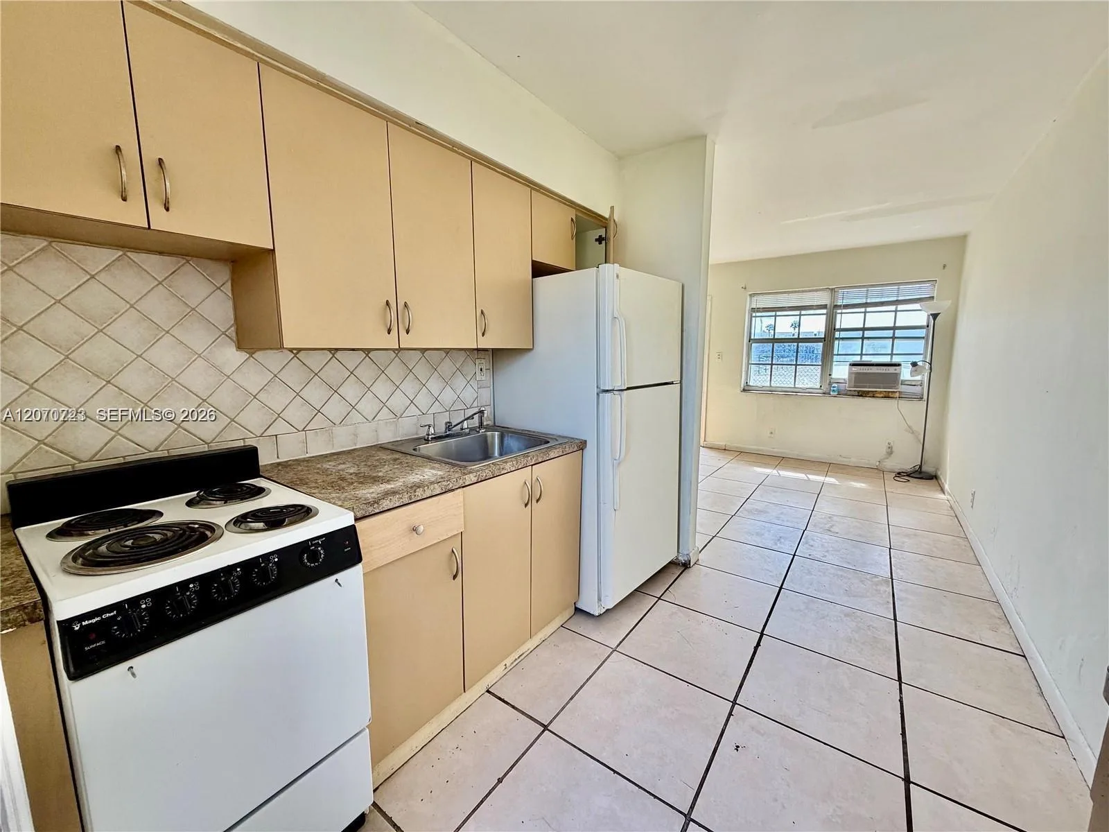 1041 NW 7th Ct, Hallandale Beach, FL 33009 photo 12