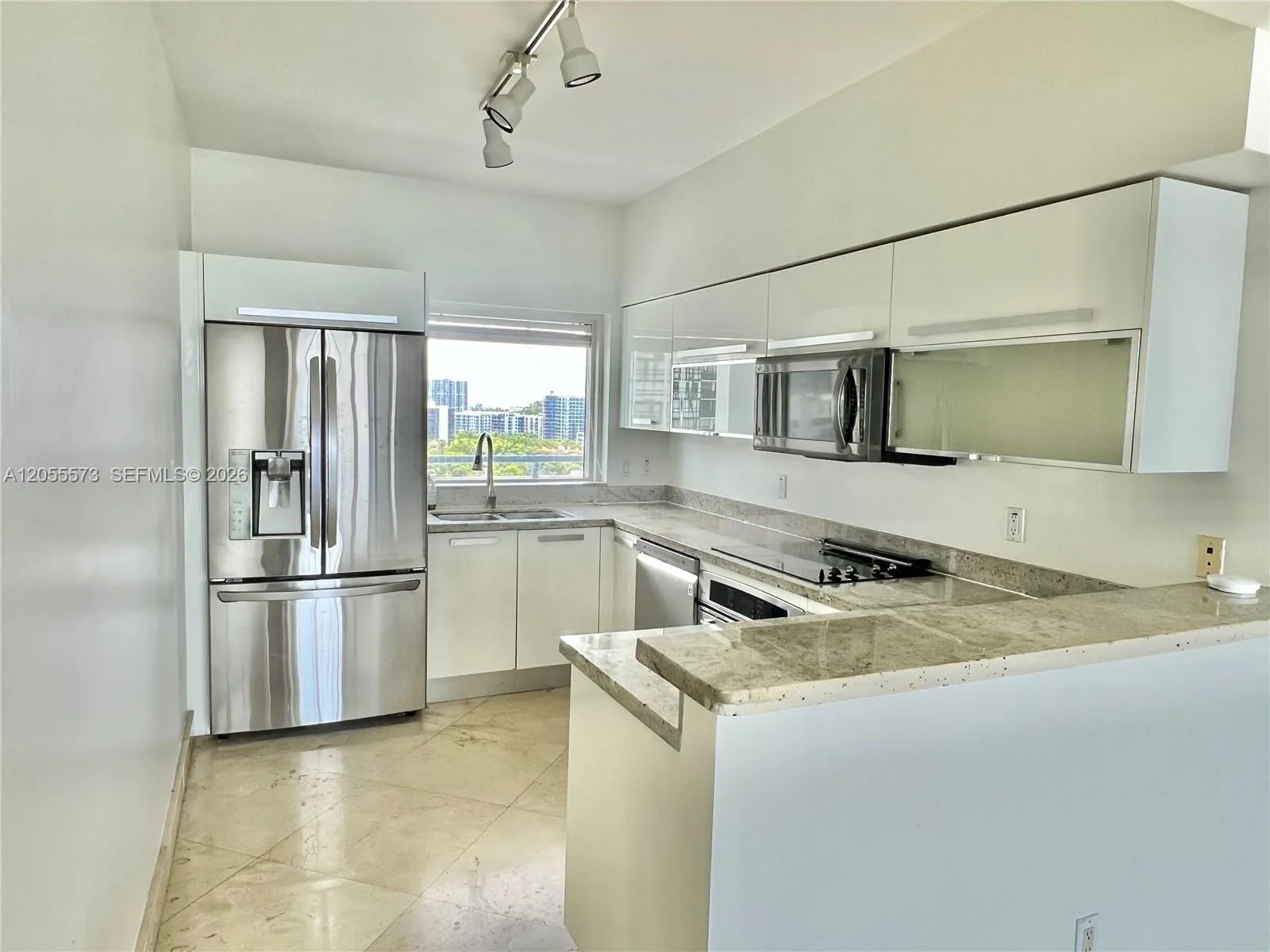 601 NE 36th St # 1307, Miami, FL 33137 photo 2