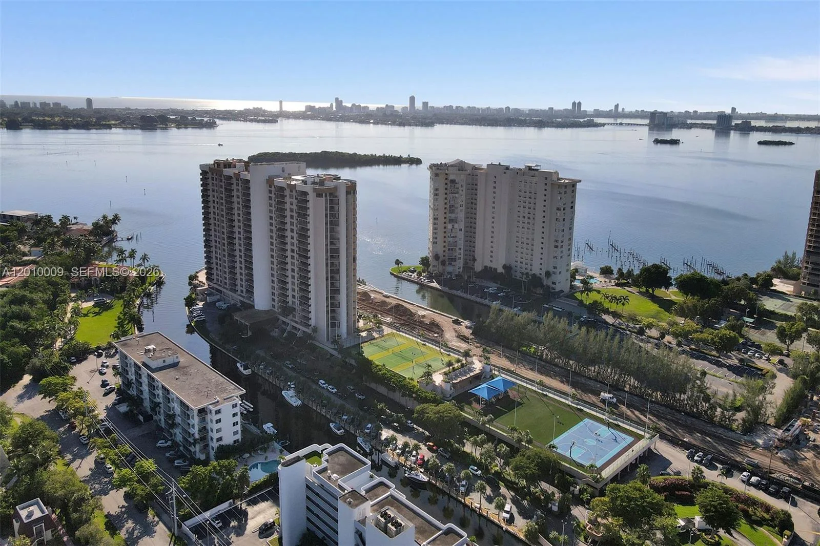 1800 NE 114th St # 1502, Miami, FL 33181 photo 2