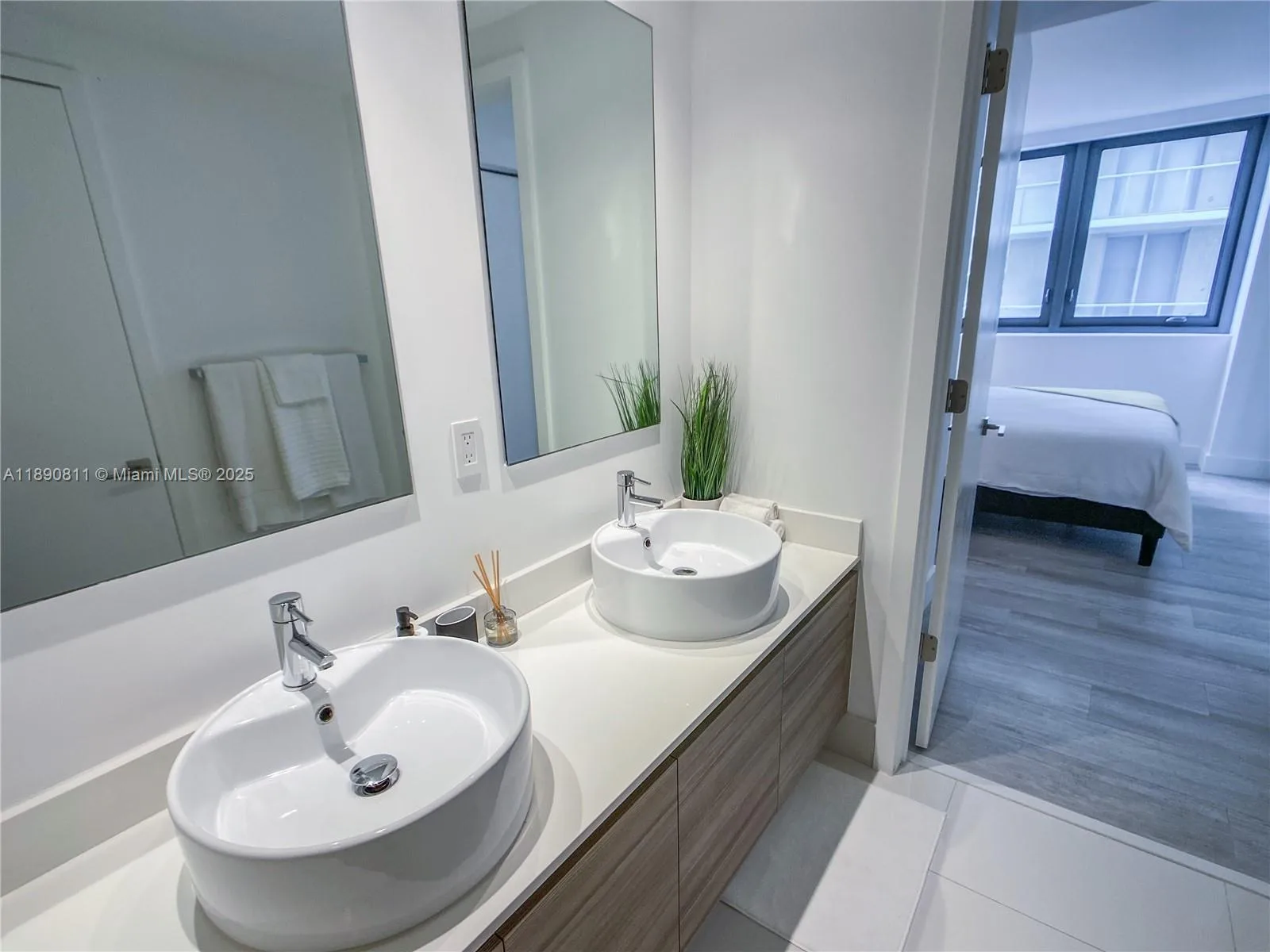 121 NE 34th St # 908, Miami, FL 33137 photo 12