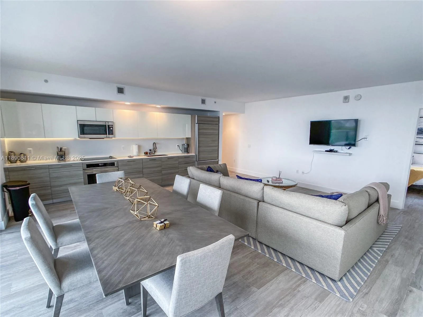 121 NE 34th St # 908, Miami, FL 33137 photo 2