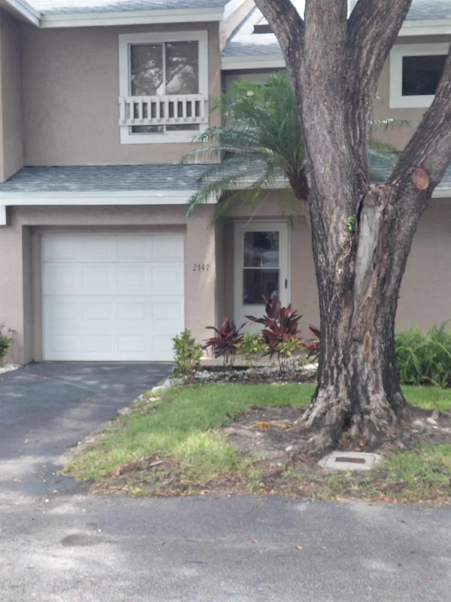2147 Discovery Circle W, Deerfield Beach, FL 33442 photo 2
