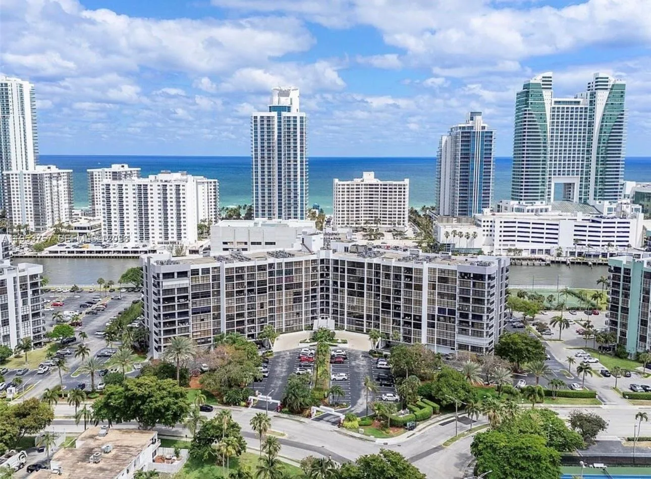1000 Parkview Dr # 528, Hallandale Beach, FL 33009 photo 3