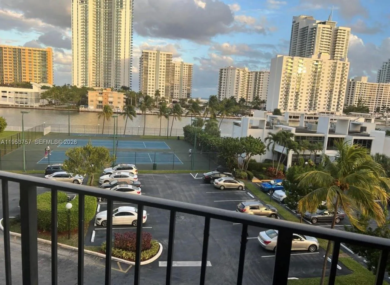 1000 Parkview Dr # 528, Hallandale Beach, FL 33009 photo 4